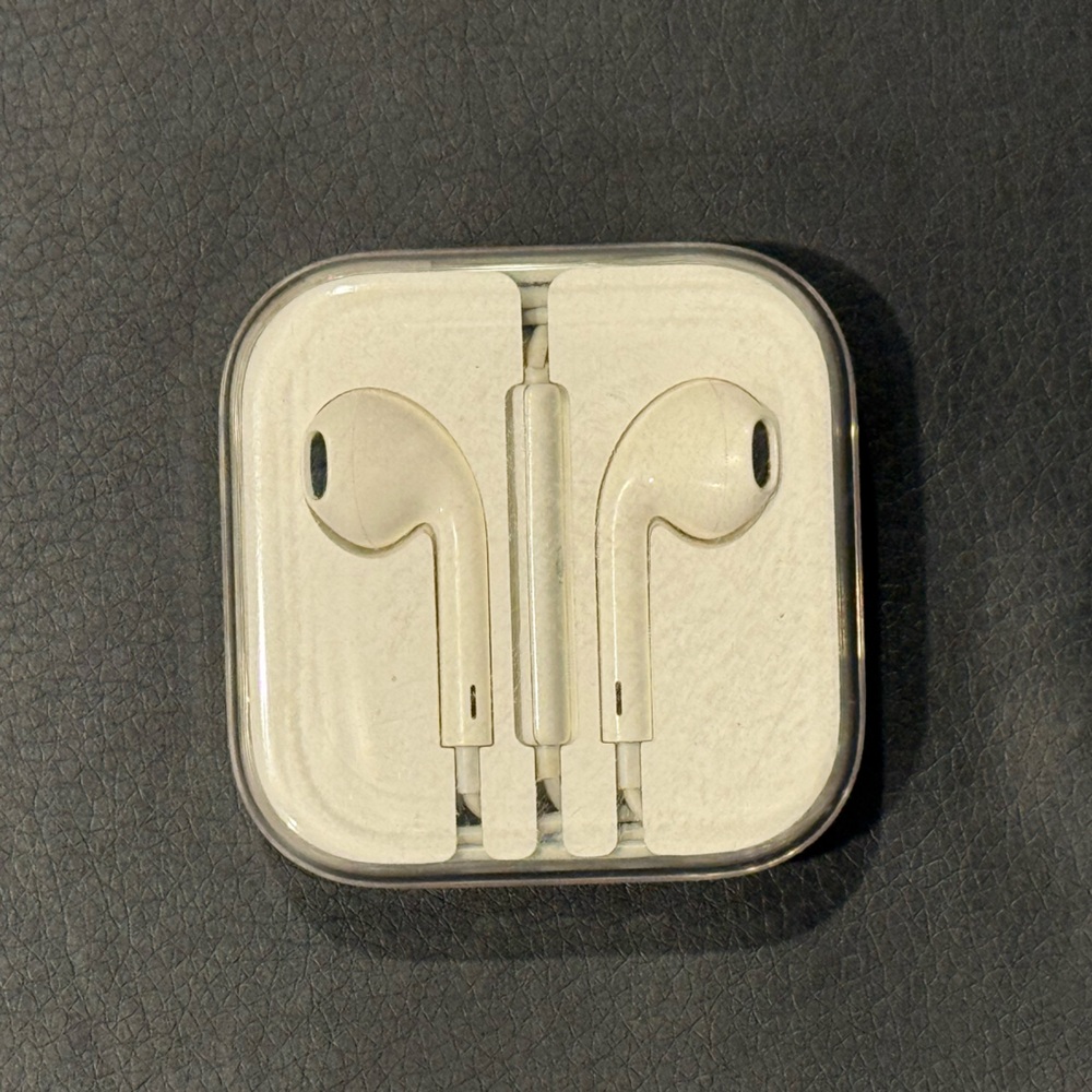 White Apple Wired Earbuds